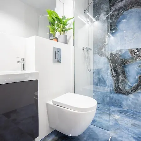 Oomph Luxurious Air-conditioned With Balcony Apartamento Varsóvia