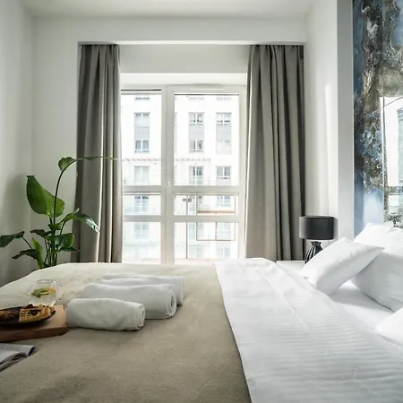 Oomph Luxurious With Balcony Apartamento Varsovia