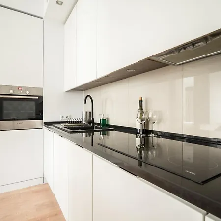 Oomph Luxurious Air-conditioned With Balcony Apartamento