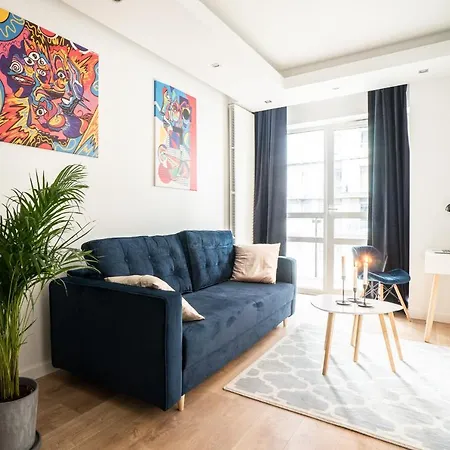 Oomph Luxurious Air-conditioned With Balcony * Warsaw