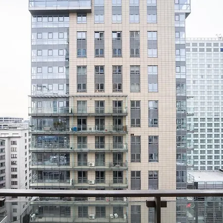 Apartamento Oomph Luxurious Air-conditioned With Balcony