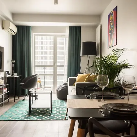 Oomph Luxurious Air-conditioned With Balcony Apartment *