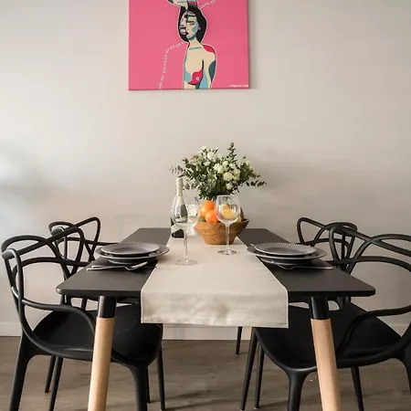 Oomph Luxurious Air-conditioned With Balcony Varsovie