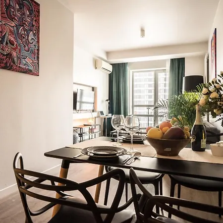 Апартаменты Oomph Luxurious Air-conditioned With Balcony *