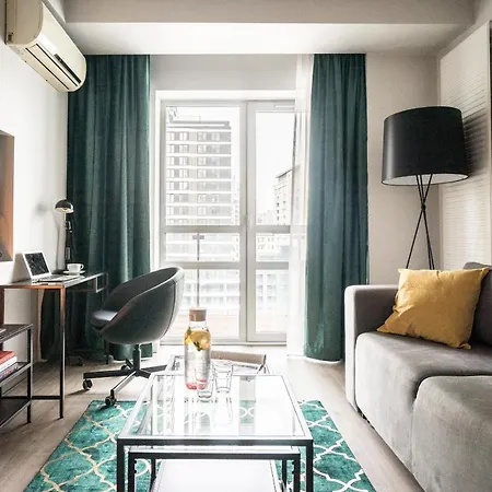 Oomph Luxurious Air-conditioned With Balcony *