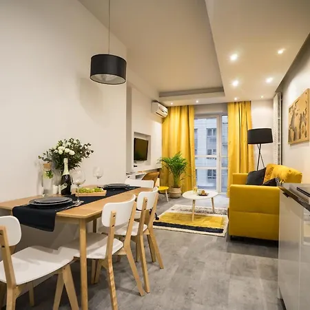 Oomph Luxurious Air-conditioned With Balcony Varsóvia