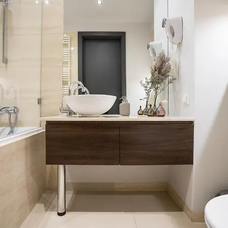 Oomph Luxurious With Balcony