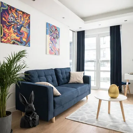 Oomph Luxurious Air-conditioned With Balcony * Warszawa