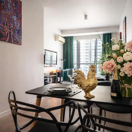 Lejlighed Oomph Luxurious Air-conditioned With Balcony *