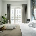 Oomph Luxurious Air-conditioned With Balcony アパート ワルシャワ