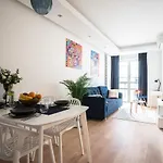 アパート Oomph Luxurious Air-conditioned With Balcony