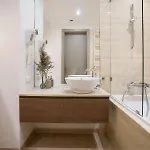 Oomph Luxurious Air-conditioned With Balcony * ワルシャワ