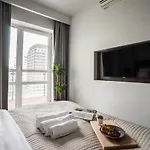 アパート Oomph Luxurious Air-conditioned With Balcony ワルシャワ