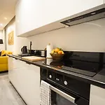 Oomph Luxurious Air-conditioned With Balcony *