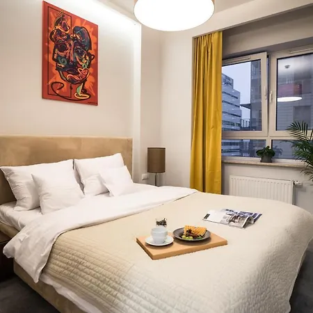 Oomph Luxurious Air-conditioned With Balcony Varşova