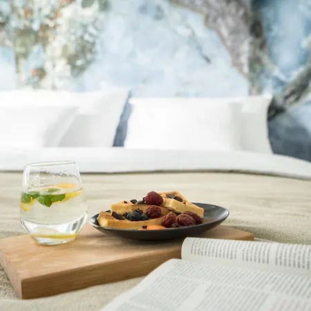 Oomph Luxurious Air-conditioned With Balcony Apartamento Varsovia