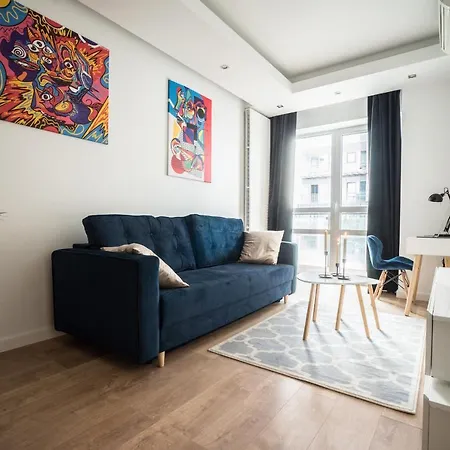 Oomph Luxurious Air-conditioned With Balcony Varsovia