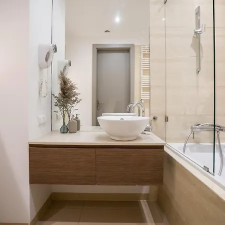 Oomph Luxurious Air-conditioned With Balcony * Varsovia