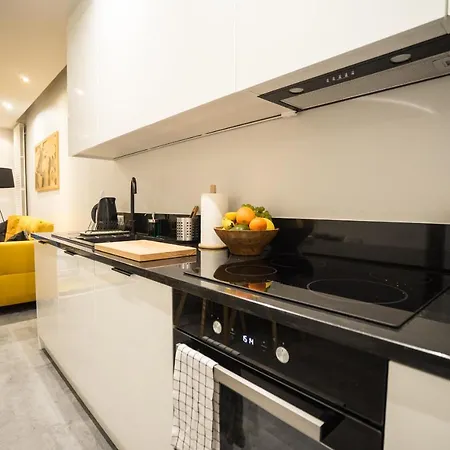 Oomph Luxurious Air-conditioned With Balcony *